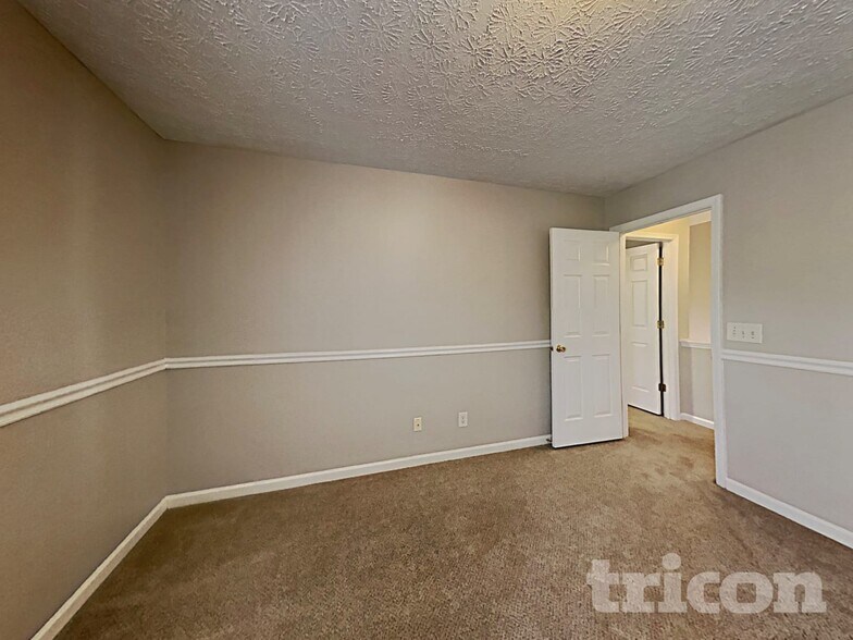 Building Photo - 220 Osmanthus Way