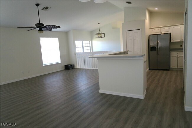 Building Photo - 2309 SE 5th Pl