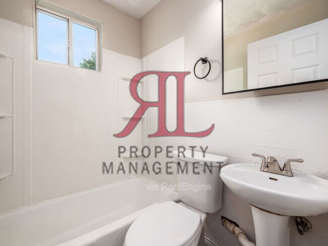 Building Photo - 439 Eldridge Ave