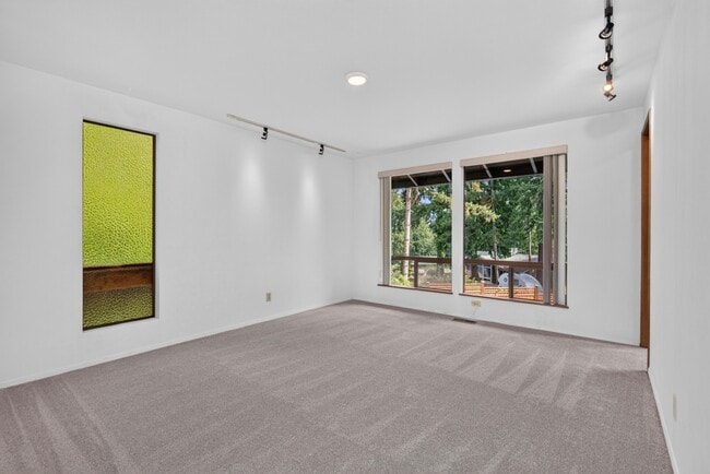 Building Photo - Mid-Century Gem with Hot Tub, Large Deck, and Bonus Rooms in Issaquah – 4 Bed, 3 Bath, 2,940 Sq Ft
