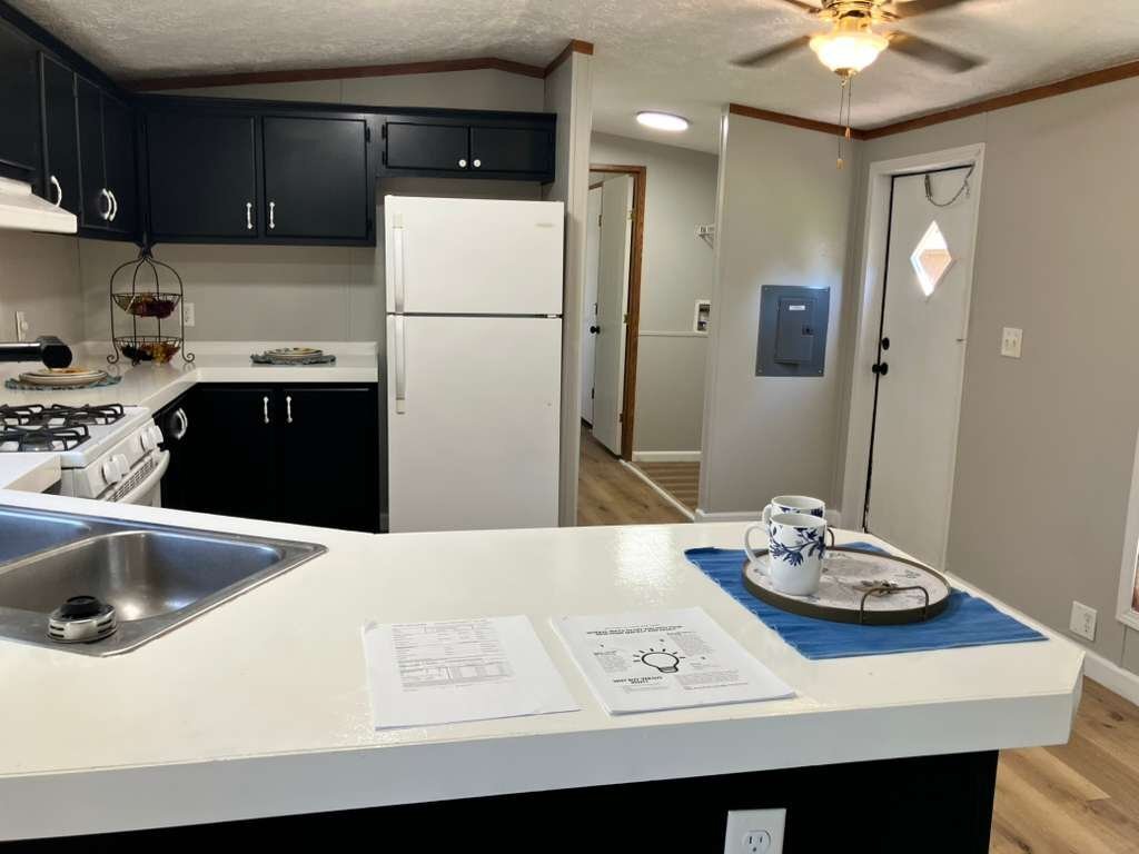 Building Photo - 44 Deerwood Park