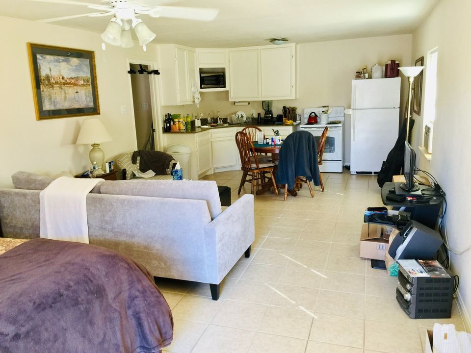 Building Photo - 802 E 28th St