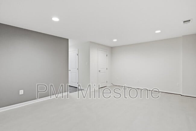 Building Photo - 72 Norwood Dr