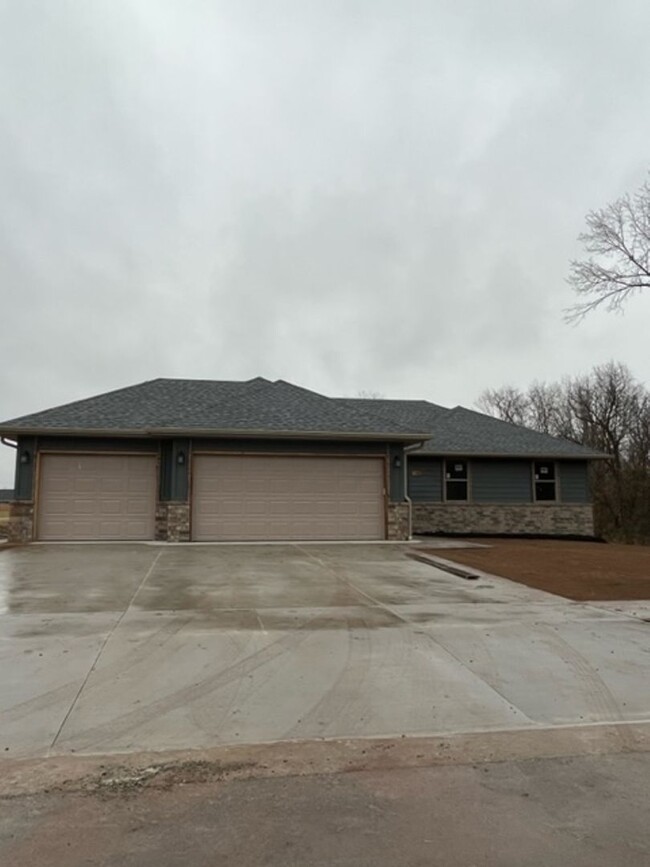 Primary Photo - Beautiful one-year-old 3 bed, 2 bath, 3 ca...