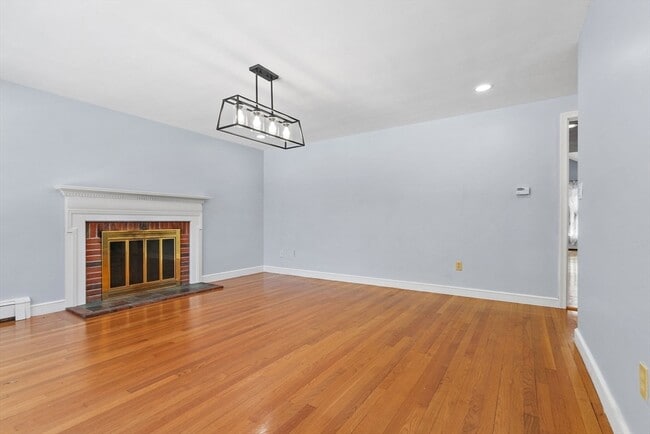 Building Photo - 77 Colonial Rd