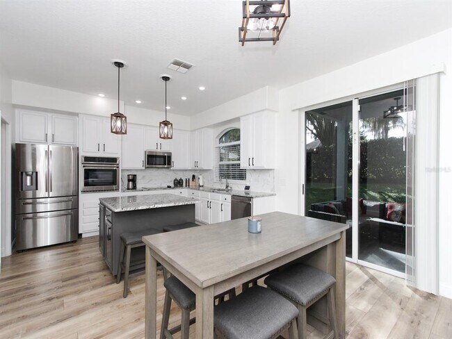 Building Photo - 687 Statenville Ct