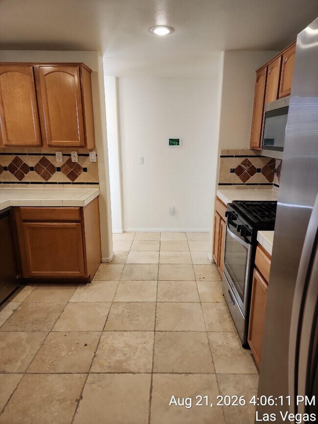 Building Photo - 664 Peachy Canyon Cir