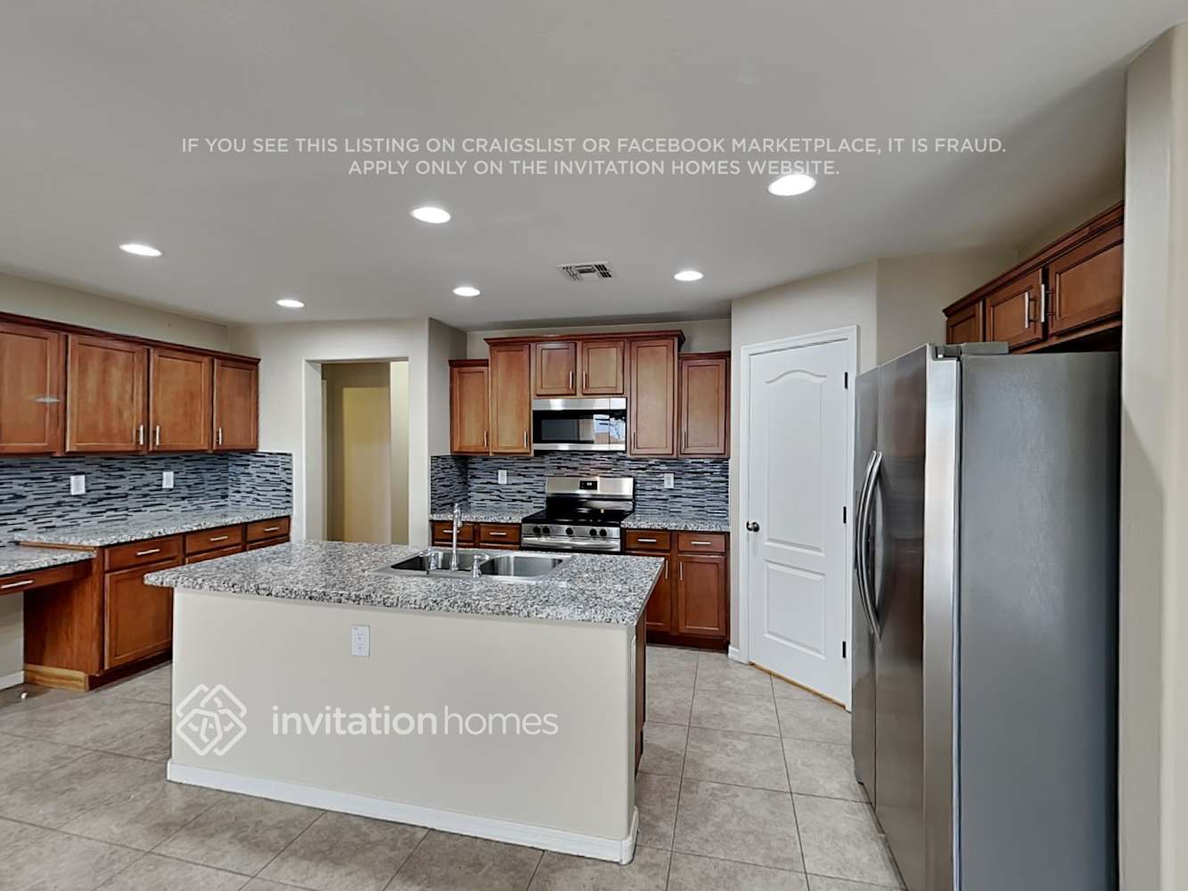 Building Photo - 928 W Desert Canyon Dr