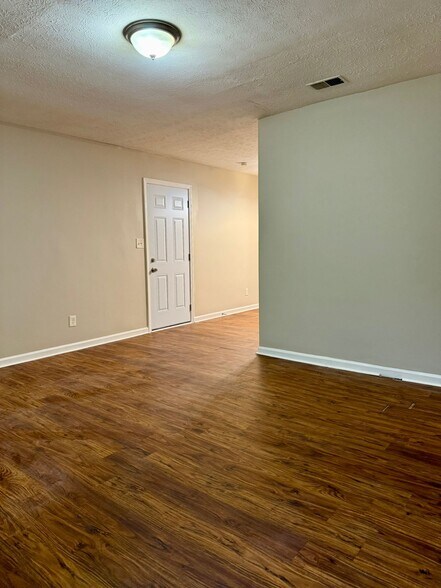 Building Photo - 3638 Sweetbriar Cir