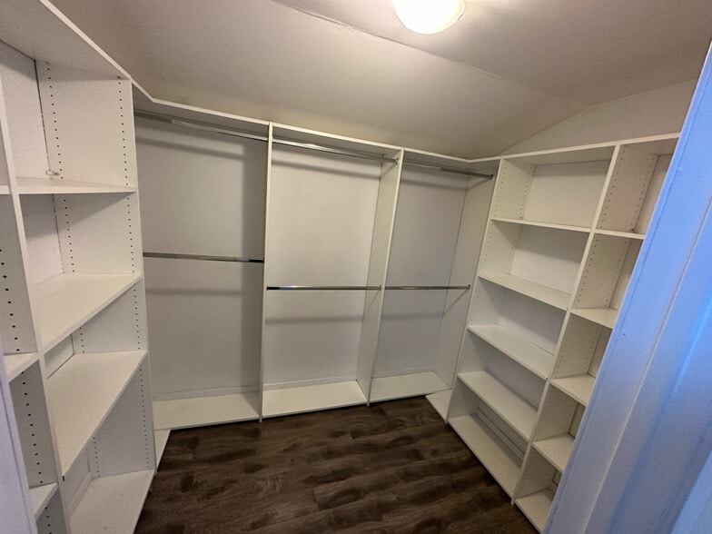Building Photo - 23215 Kimmore Ter