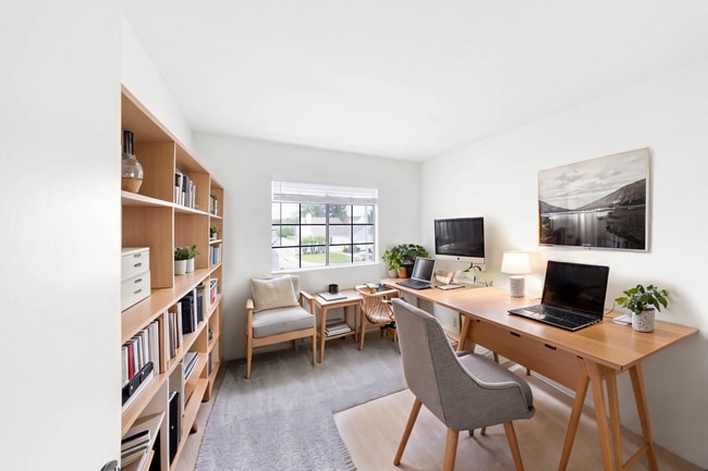 Building Photo - 3 Bedroom home located in the sought-after...