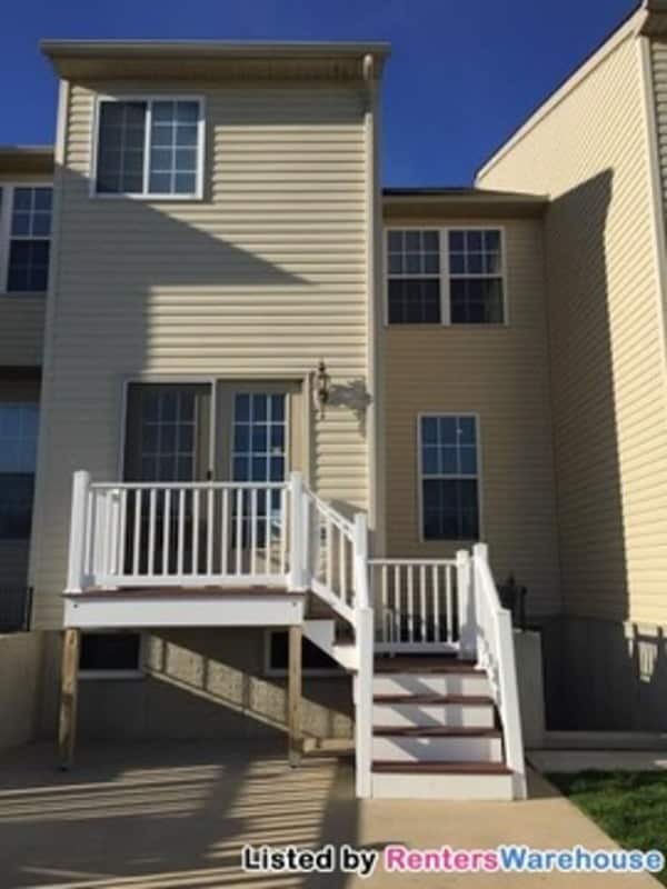 Building Photo - 402 Callander Way