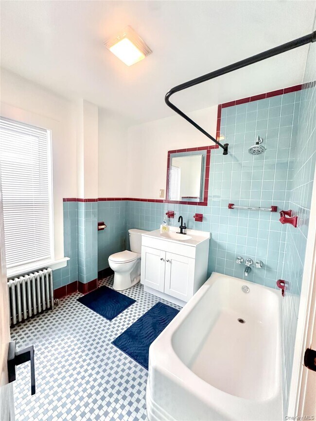 Building Photo - 2-4 Elm Pl