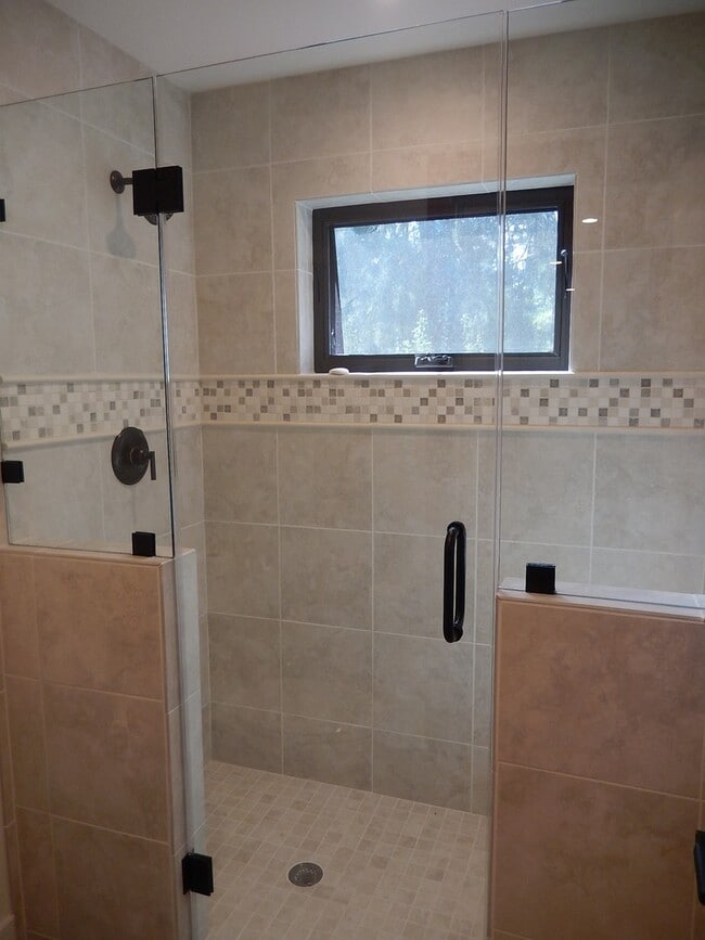 Building Photo - 1,188 Square Foot Recently built custom Cr...