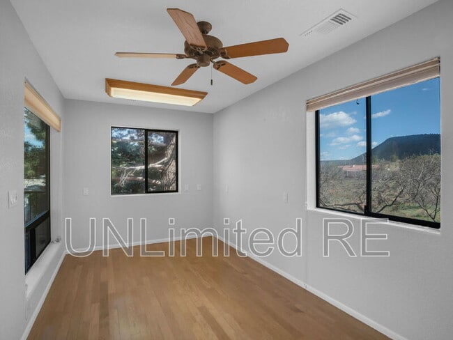 Building Photo - 490 Deer Pass Dr