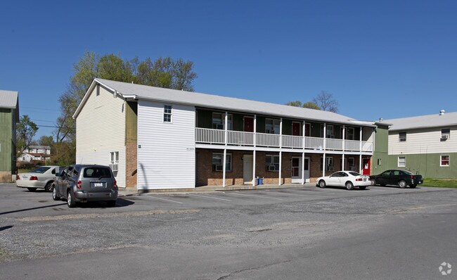 Primary Photo - 300 S Marshall St