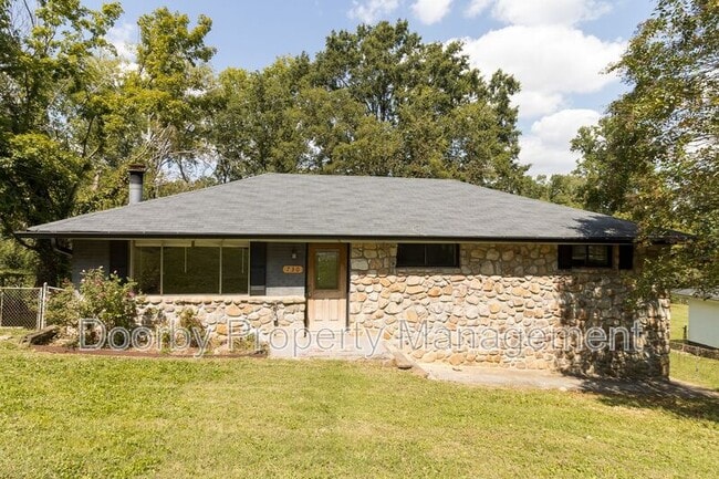 Building Photo - 730 Roberta Dr