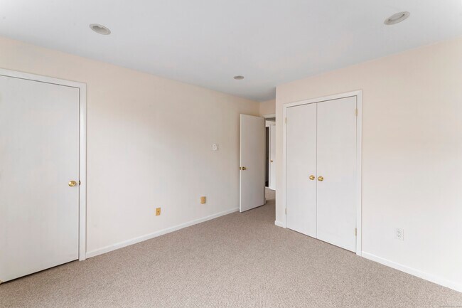 Building Photo - 1 Fairfield Ave