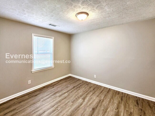 Building Photo - 332 Cherry St