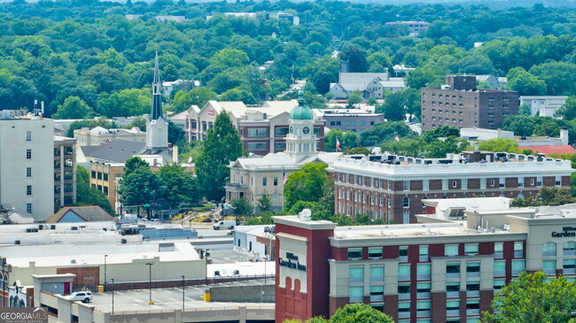 Building Photo - 755 E Broad St