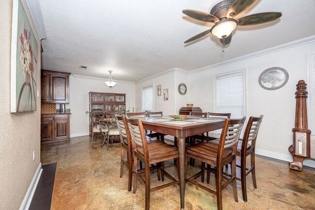 Building Photo - 3 Bedroom 2 Bath Back Bay Luxury Rental Home