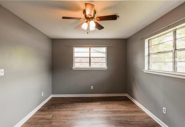 Building Photo - 324 Rodric Dr