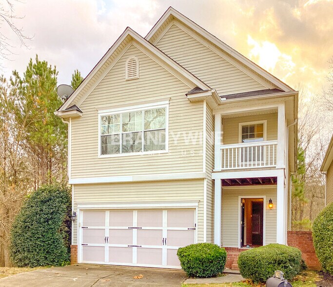 Building Photo - 687 Lakes Cir