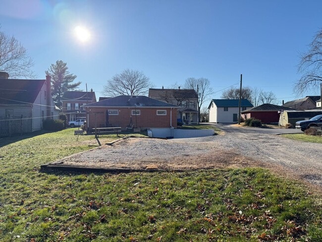 Building Photo - Charming 2 Bedroom Home in Prime Lititz Location - Attached Garage & Large Unfinished Basement