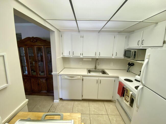 Building Photo - 335 Farnham P