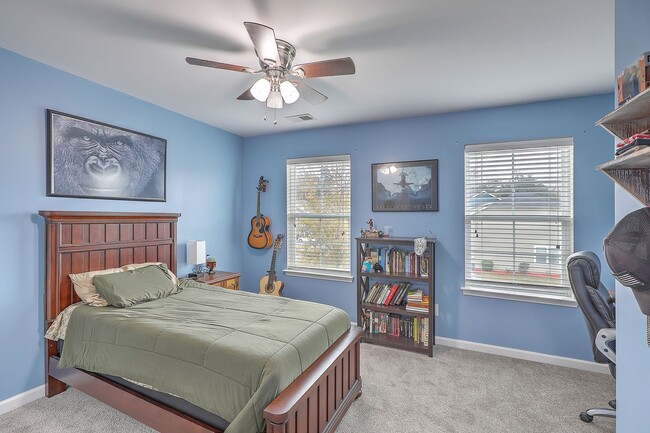 Building Photo - Spacious and updated home in Bluffs at Ash...
