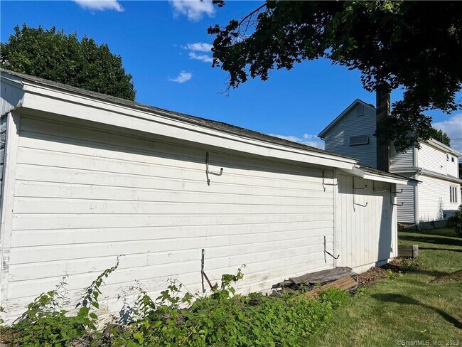 Building Photo - 826 Oldfield Road
