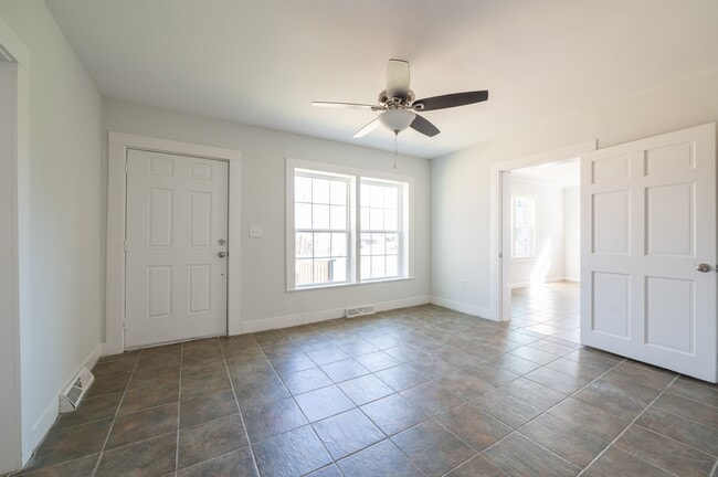 Building Photo - 1437 Briarcliff Dr