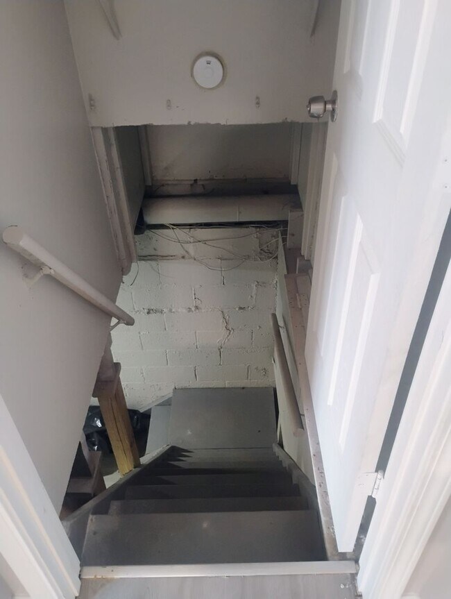 Building Photo - Cozy 2BR Home in KC Northland – Fully Fenced Yard & Fresh Updates