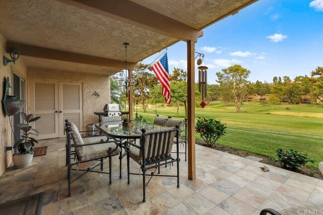 Building Photo - 31556 W Nine Dr