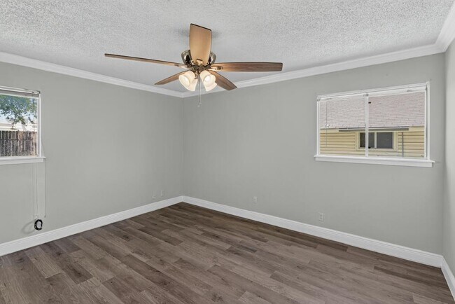 Building Photo - 8602 Colonial Dr