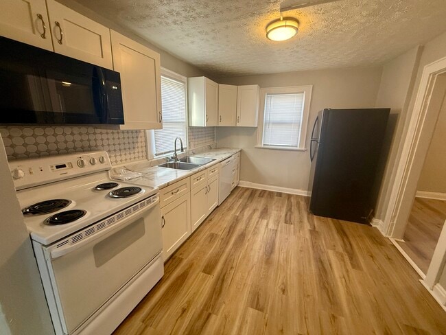 Building Photo - 745 S Wayne Ave