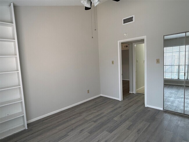 Building Photo - 2121 El Paseo St