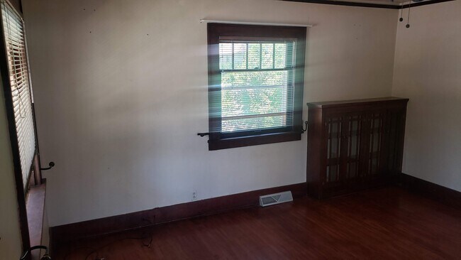 Building Photo - 803 E Flint St