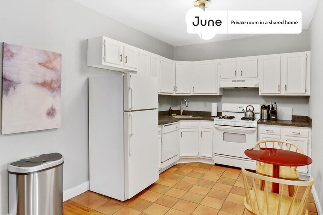 Building Photo - Room in Shared 4 bed/2 bath home