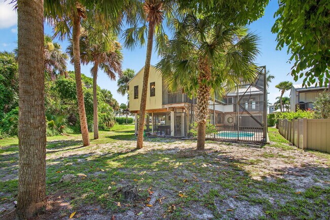 Building Photo - 1042 SE St Lucie Blvd