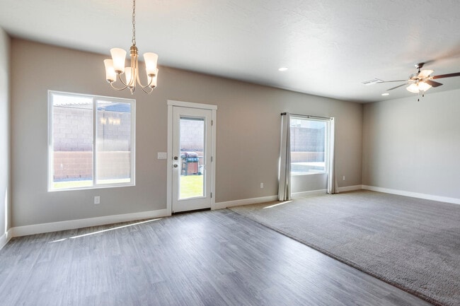 Building Photo - 3338 E Crimson Ridge Dr
