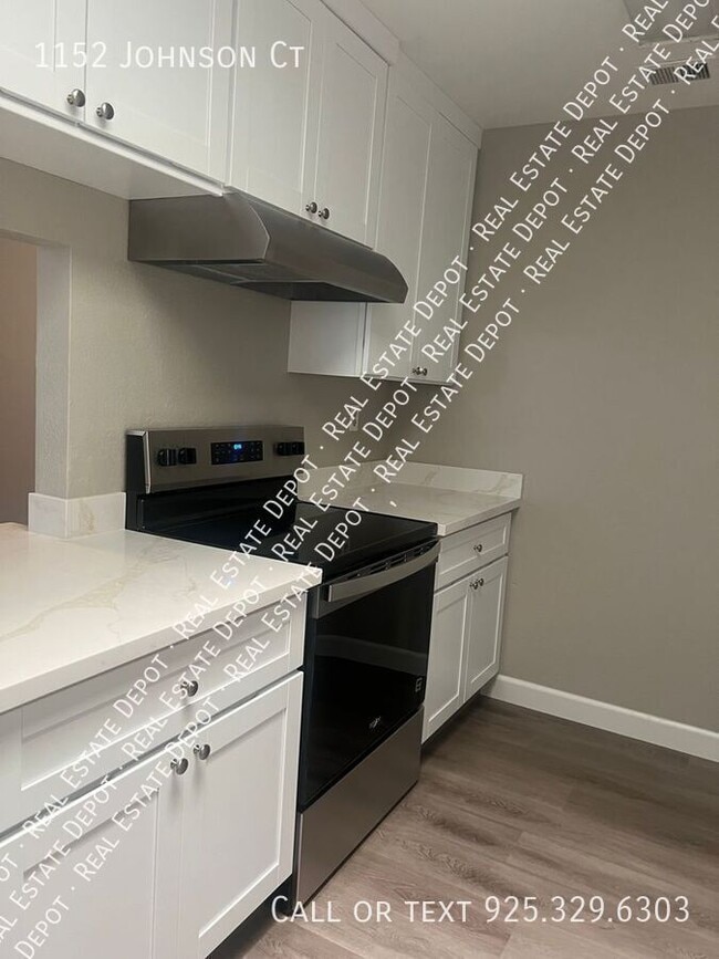 Building Photo - 1152 Johnson Ct