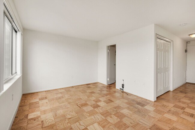 Building Photo - North Bethesda Studio - Walk to Metro - Utilities Included