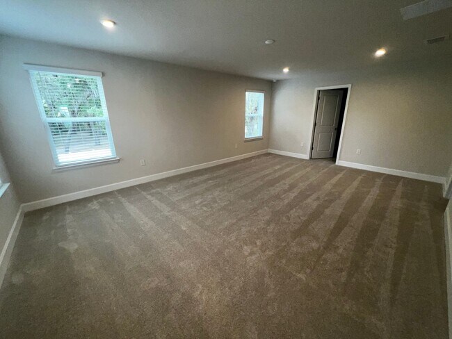 Building Photo - Stunning 5 bedroom 3 bath Winter Haven Home near Lego Land!