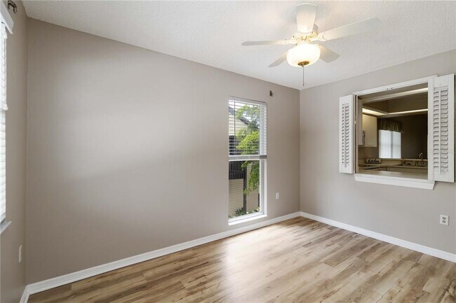 Building Photo - 880 Bird Bay Dr W
