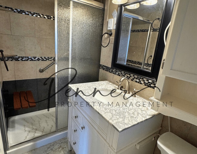 Building Photo - 615 SE Douglas St