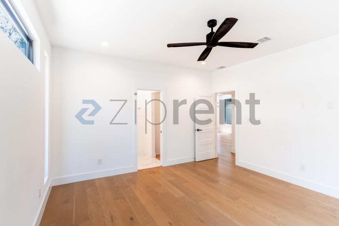 Building Photo - Unit
