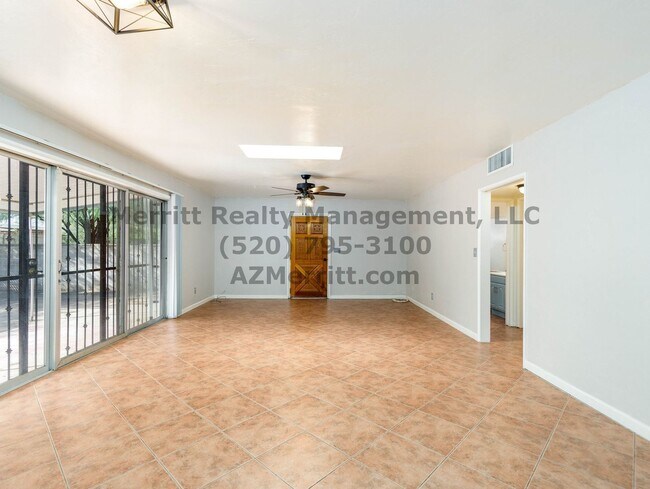 Building Photo - Sam Hughes 4 bedroom, 3 bath home with was...