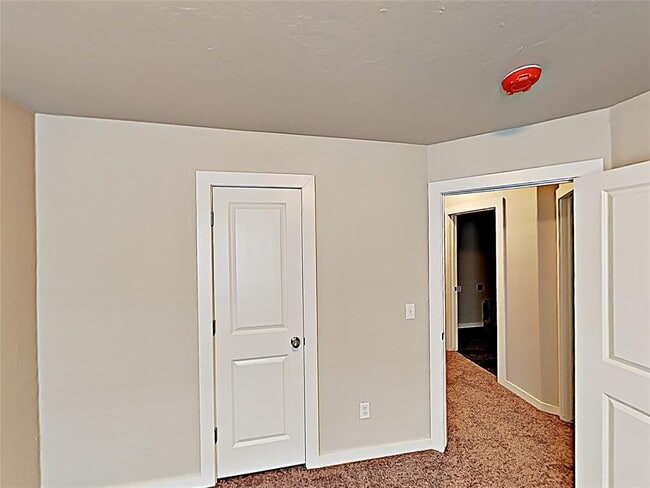 Building Photo - 1045 Creek Side Dr
