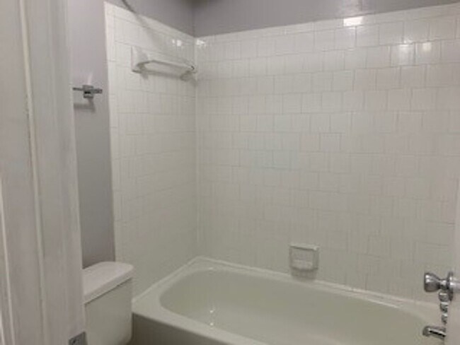 Building Photo - Pembrook Condo in Alexandria